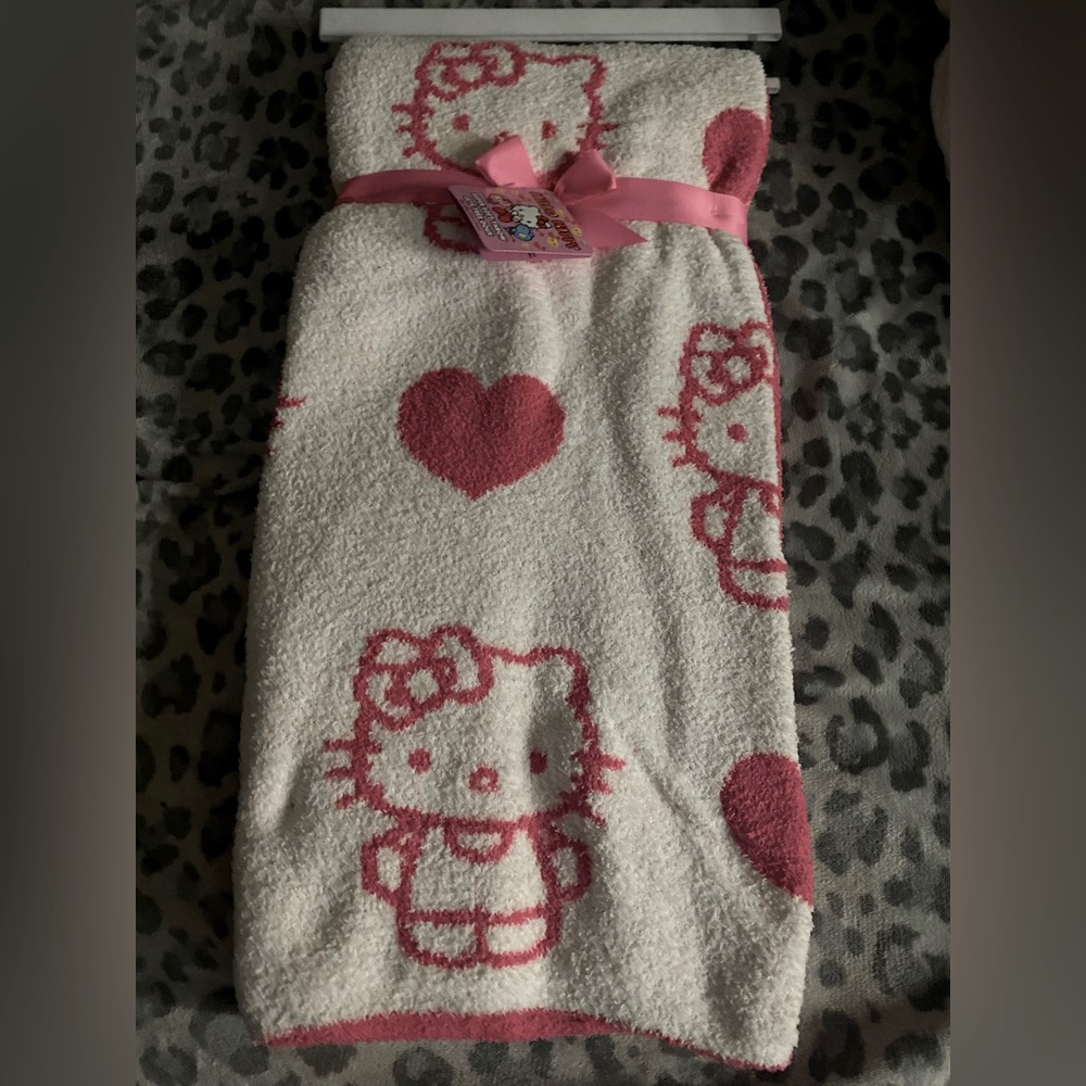 Hello kitty valentines blanket